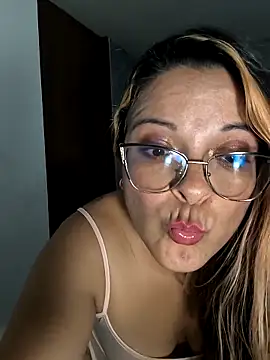 Snapshot of KimyCox_16 chatting on March 5, 12:16 am KimyCox 16 online show from March 5, 12:16 am