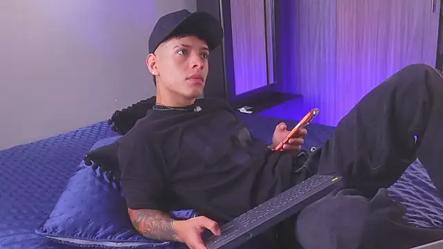 Snapshot of ErosKhaos chatting on June 11, 4:16 pm ErosKhaos online show from June 11, 4:16 pm