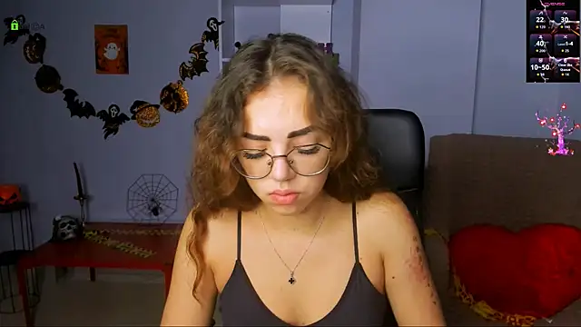 kiki swan online show from October 29, 7:43 am