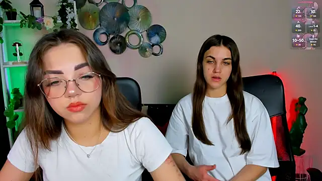 kiki swan online show from April 18, 9:57 am