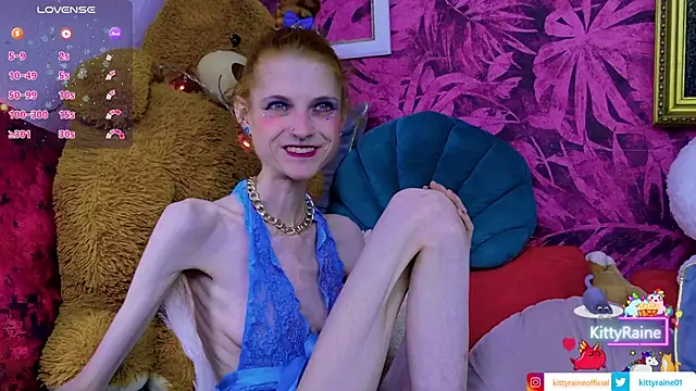 Snapshot of KittyRaine chatting on June 11, 12:47 pm KittyRaine online show from June 11, 12:47 pm
