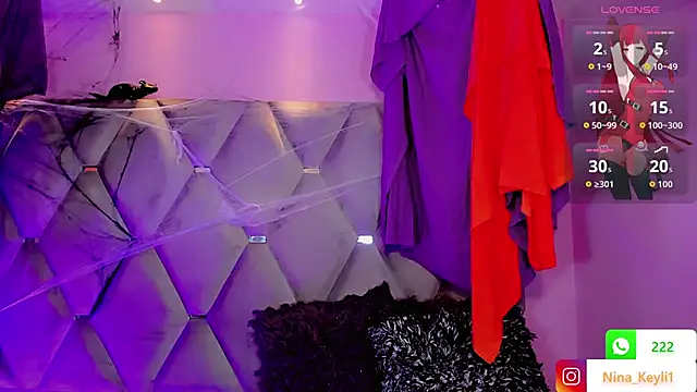 Snapshot of Nina_Keyli chatting on October 21, 7:25 pm Nina Keyli online show from October 21, 7:25 pm