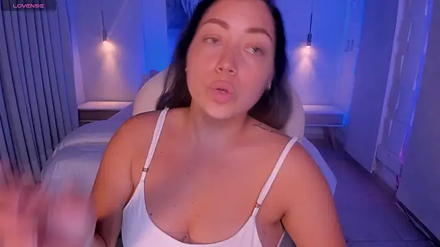 Snapshot of heidy_johns chatting on February 3, 3:15 am heidy johns online show from February 3, 3:15 am