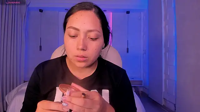 Snapshot of heidy_johns chatting on February 6, 3:11 am heidy johns online show from February 6, 3:11 am