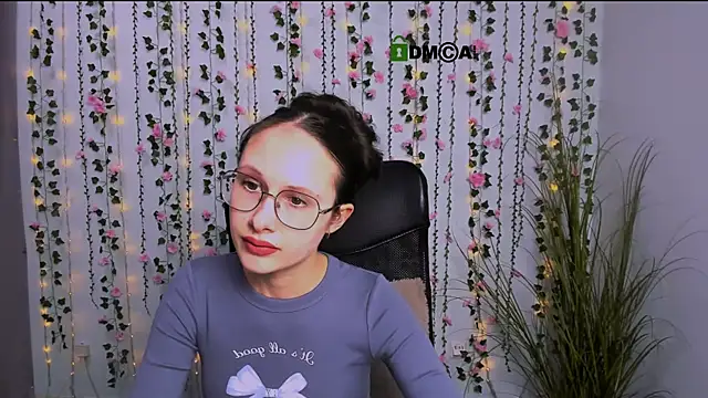 Snapshot of mona_cloud chatting on March 21, 12:50 pm mona cloud online show from March 21, 12:50 pm