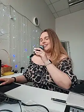 Juicy PeachLux online show from May 14, 11:28 am