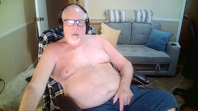 Snapshot of superbearboss chatting on April 12, 7:08 pm superbearboss online show from April 12, 7:08 pm