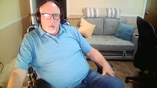 Snapshot of superbearboss chatting on April 14, 6:25 pm superbearboss online show from April 14, 6:25 pm