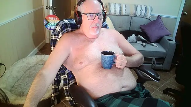 Snapshot of superbearboss chatting on April 28, 3:50 pm superbearboss online show from April 28, 3:50 pm