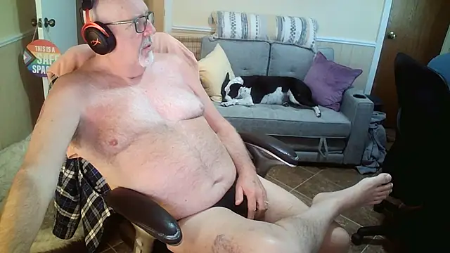 Snapshot of superbearboss chatting on May 6, 4:45 pm superbearboss online show from May 6, 4:45 pm