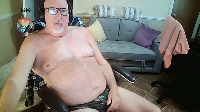 Snapshot of superbearboss chatting on May 9, 5:29 pm superbearboss online show from May 9, 5:29 pm
