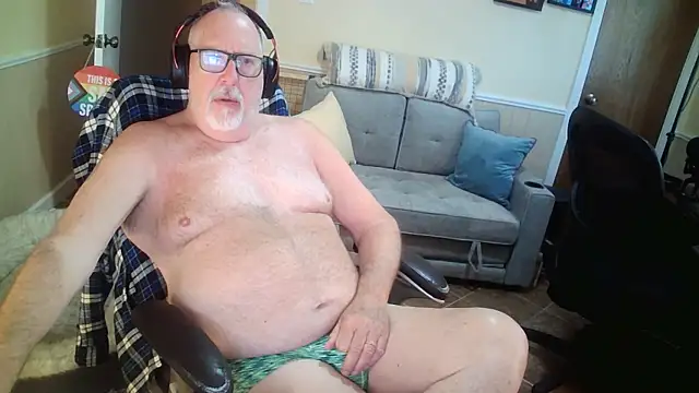 Snapshot of superbearboss chatting on May 16, 4:50 pm superbearboss online show from May 16, 4:50 pm