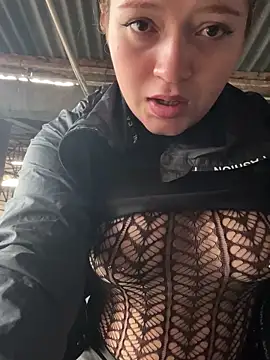 Snapshot of Karina_Leon chatting on January 13, 6:13 pm Karina Leon online show from January 13, 6:13 pm