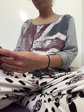 saraaxx1 online show from March 13, 11:28 am