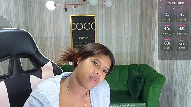 Snapshot of abby1_t_ chatting on October 25, 2:41 am abby1 t online show from October 25, 2:41 am