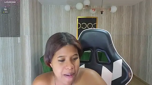 Snapshot of abby1_t_ chatting on November 5, 2:44 am abby1 t online show from November 5, 2:44 am