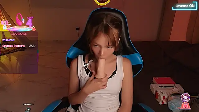 Snapshot of Vanilla_g1rl chatting on March 8, 2:23 am Vanilla g1rl online show from March 8, 2:23 am