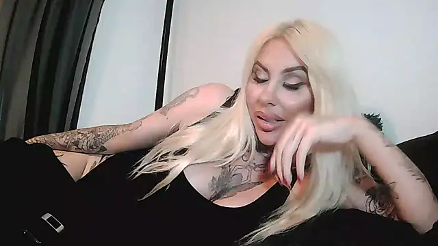 Chloe-Savage online show from March 19, 12:04 am