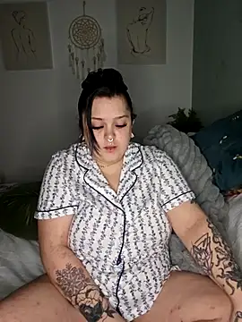 Saucy-Serenity online show from May 6, 10:37 pm