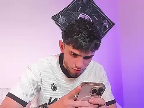 Snapshot of samevansx_ chatting on April 2, 5:43 pm samevansx online show from April 2, 5:43 pm