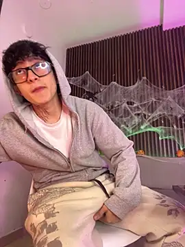 troy rouge online show from October 18, 6:52 pm