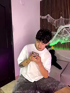 troy rouge online show from October 21, 7:14 pm