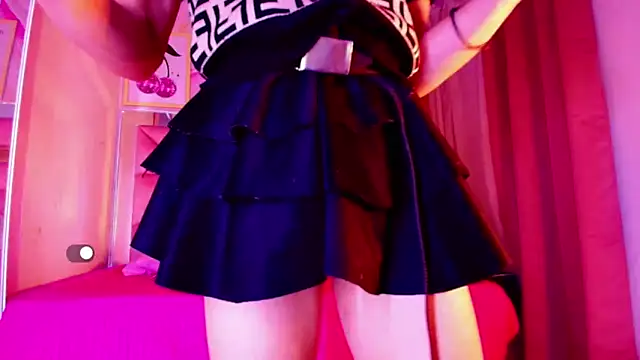 Small Hot19 online show from April 25, 9:45 am