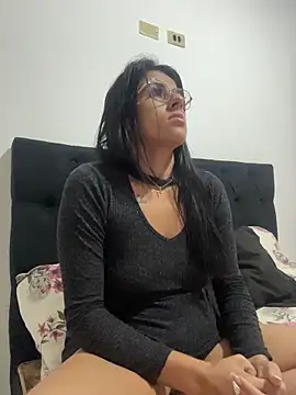jheicylli online show from May 18, 2:23 pm