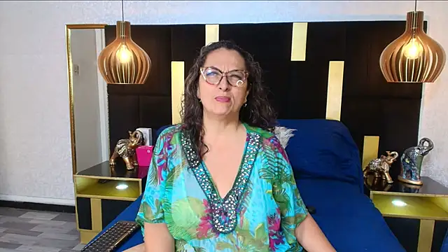 Snapshot of AlessandraLeroy chatting on October 19, 1:01 pm AlessandraLeroy online show from October 19, 1:01 pm