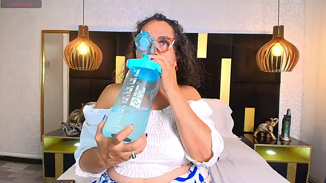 AlessandraLeroy online show from November 8, 2:50 pm