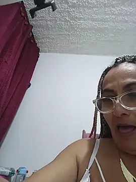 AlessandraLeroy online show from December 19, 1:45 am