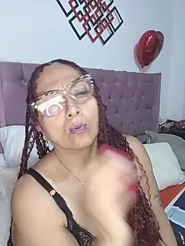 Snapshot of AlessandraLeroy chatting on March 8, 2:04 am AlessandraLeroy online show from March 8, 2:04 am