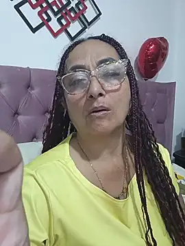 Snapshot of AlessandraLeroy chatting on April 3, 3:15 am AlessandraLeroy online show from April 3, 3:15 am