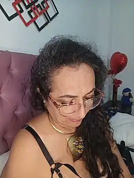 AlessandraLeroy online show from May 19, 1:11 am