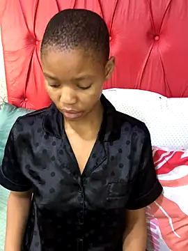 BondiBitch online show from October 1, 9:04 am