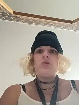 Snapshot of KITTYBOOBOOFUXX chatting on October 25, 1:46 am KITTYBOOBOOFUXX online show from October 25, 1:46 am