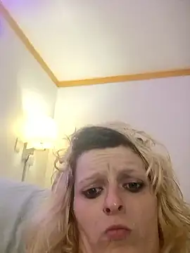 Snapshot of KITTYBOOBOOFUXX chatting on October 31, 1:50 am KITTYBOOBOOFUXX online show from October 31, 1:50 am