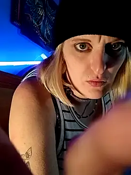 Snapshot of KITTYBOOBOOFUXX chatting on November 3, 6:25 am KITTYBOOBOOFUXX online show from November 3, 6:25 am