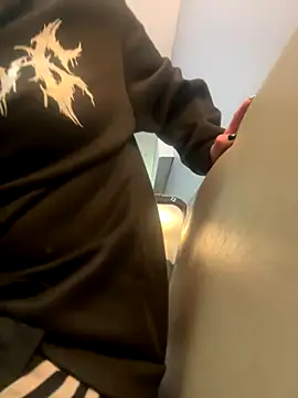 Snapshot of KITTYBOOBOOFUXX chatting on December 17, 2:50 am KITTYBOOBOOFUXX online show from December 17, 2:50 am