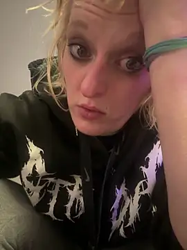 Snapshot of KITTYBOOBOOFUXX chatting on December 22, 9:06 am KITTYBOOBOOFUXX online show from December 22, 9:06 am