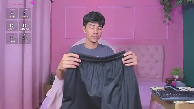 Snapshot of SHADY_STONE chatting on January 7, 6:05 am SHADY STONE online show from January 7, 6:05 am