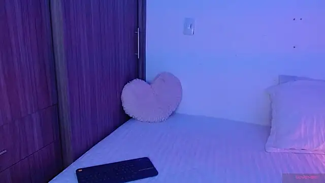 Snapshot of Oliviargf chatting on November 29, 12:13 am Oliviargf online show from November 29, 12:13 am