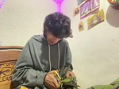 Snapshot of kirito_kun chatting on March 29, 10:43 pm kirito kun online show from March 29, 10:43 pm