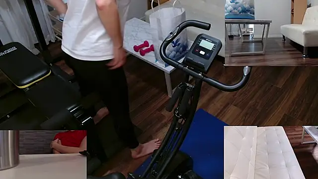 Snapshot of Stretch-man chatting on February 24, 6:11 am Stretch-man online show from February 24, 6:11 am