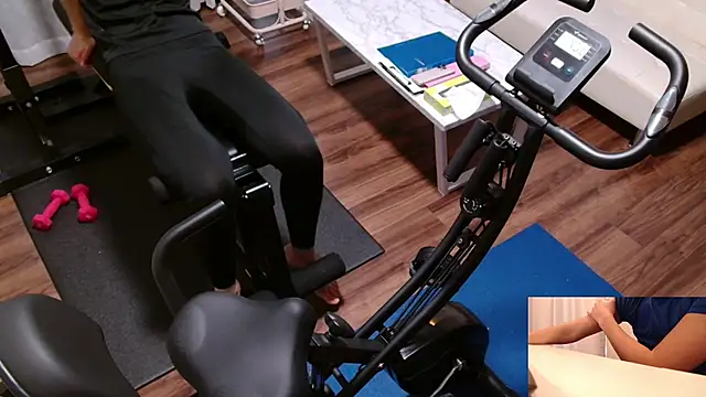 Snapshot of Stretch-man chatting on March 3, 4:29 am Stretch-man online show from March 3, 4:29 am