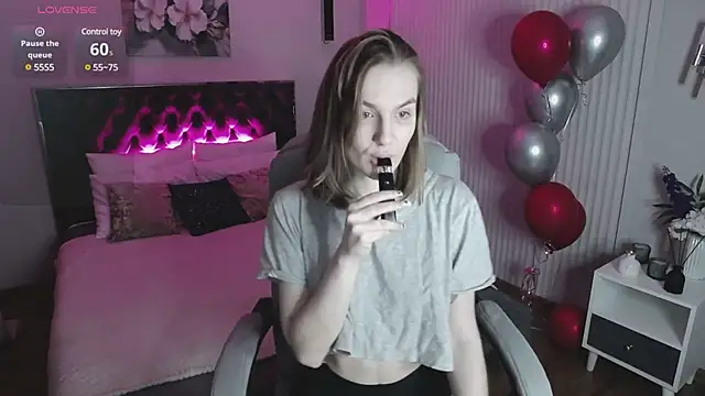  Vikky Moon  online show from March 9, 1:14 am