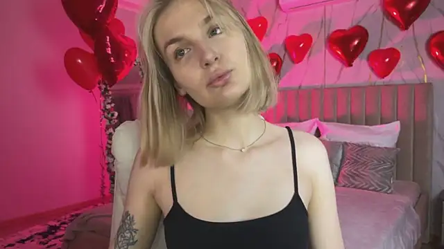 Snapshot of _Vikky_Moon_ chatting on February 17, 12:40 am Vikky Moon online show from February 17, 12:40 am