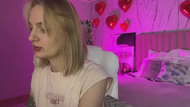 Snapshot of _Vikky_Moon_ chatting on March 9, 12:58 am Vikky Moon online show from March 9, 12:58 am