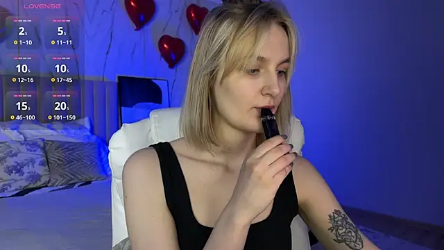 Snapshot of _Vikky_Moon_ chatting on March 16, 12:49 am Vikky Moon online show from March 16, 12:49 am