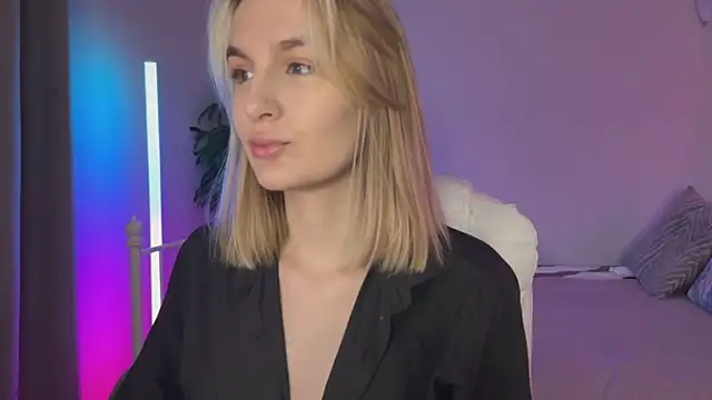 Snapshot of _Vikky_Moon_ chatting on May 13, 12:41 am Vikky Moon online show from May 13, 12:41 am